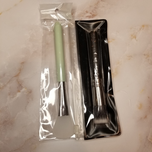 MAC cosmetics/Sombre silicone brushes - Picture 3 of 5
